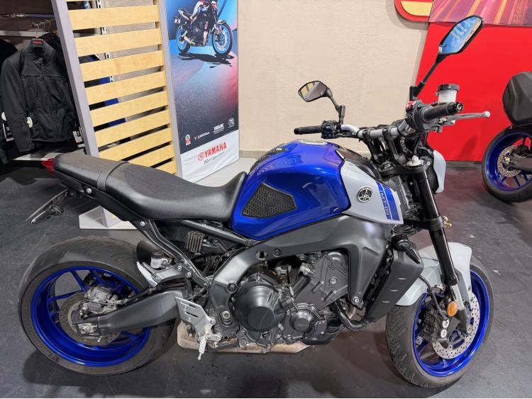 YAMAHA MT-09