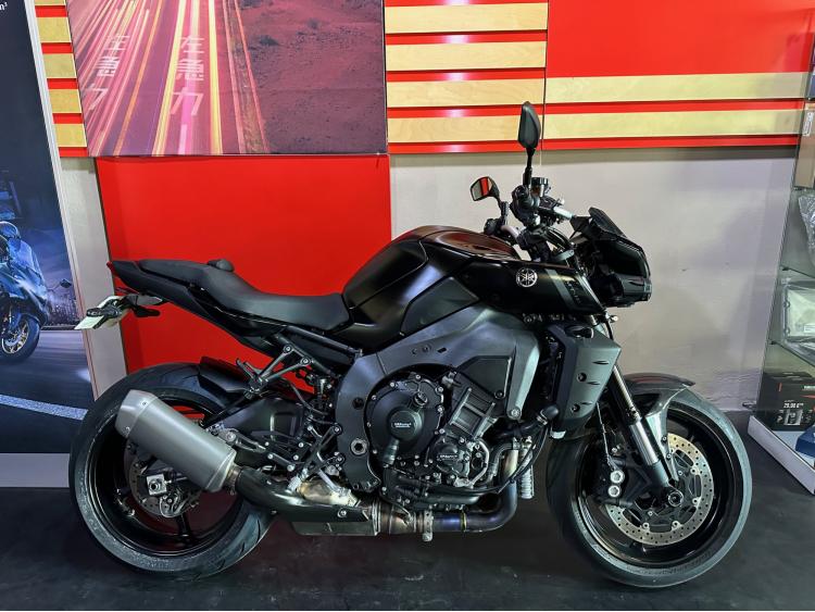 YAMAHA MT-10