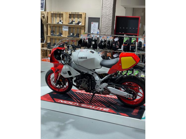 YAMAHA XSR900 GP 35 kW 
