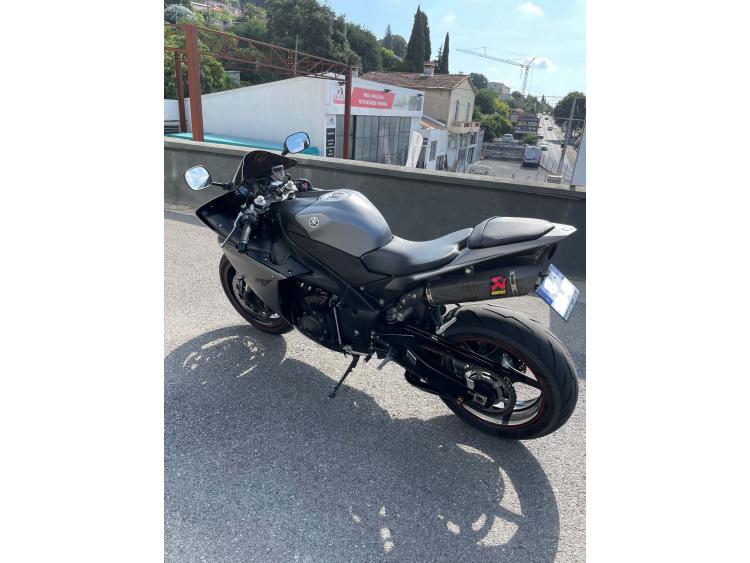 YAMAHA YZF-R1