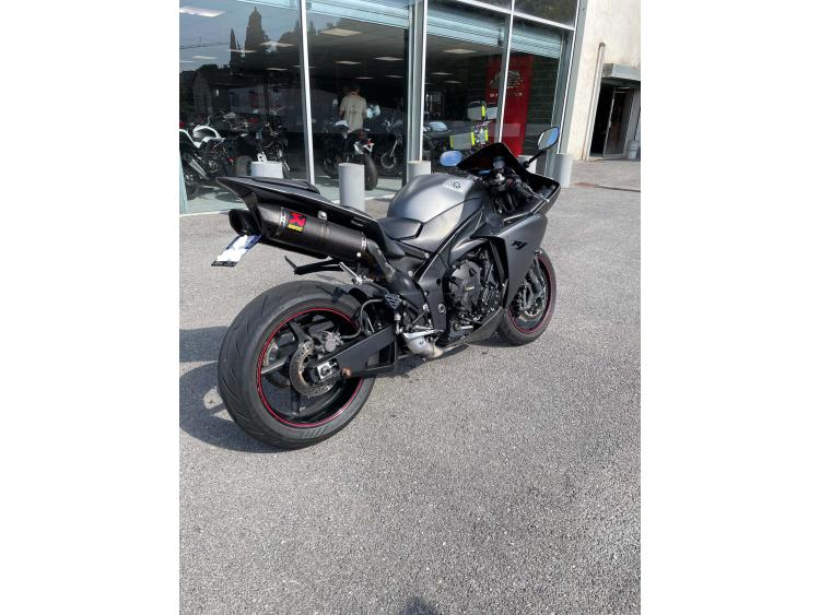 YAMAHA YZF-R1